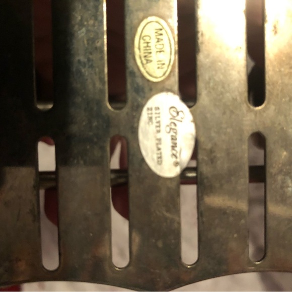 Vintage Elegance silver plated knife stand and two napkin holders - great shape. - Picture 2 of 9